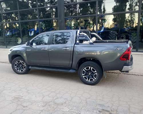 Camioneta Toyota Hilux SRX 2.8 - 2021