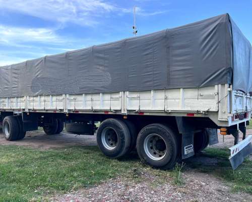 Iveco Cavallino Enganchado con Acoplado Petinari