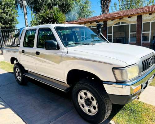 Vendo Toyota Hilux SR5 4X4 Modelo 2004