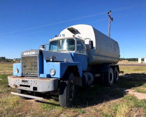 Mack con Tanque Regador de 25.000 Lts
