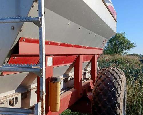 Fertilizadora de Arrastre Fertec Orgánica 9500