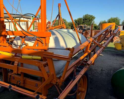 Pulverizadora de Arrastre Jacto 3000 Lts Reparada