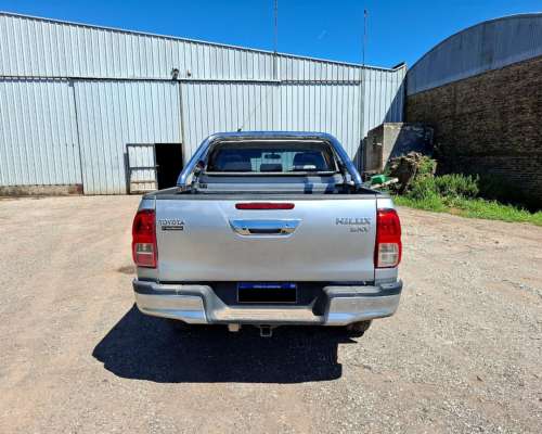 Vendo Toyota Hilux 4X4 año 2017.