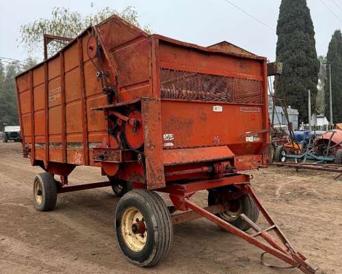 Carro Forrajero Mainero B 4330 de 12 M3 con Acarreador
