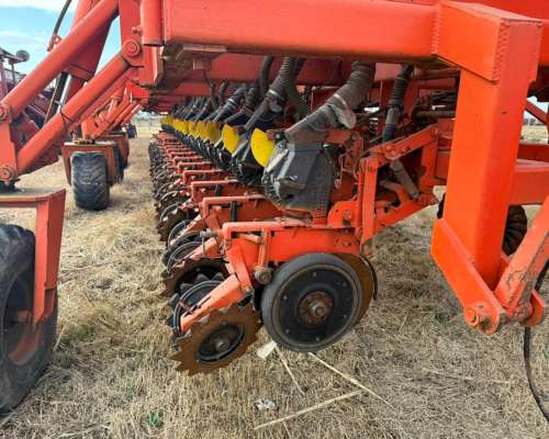 Sembradora Fercam F440 de 20 Lineas a 52 cm Neumatica