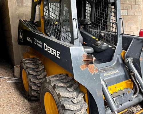 Minicargadora 320g. año 2023