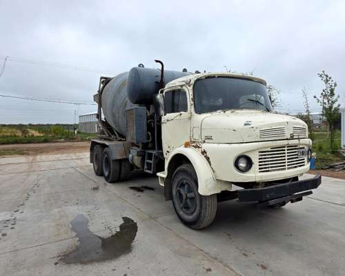 Camion Mercedes Benz 1517 L1517 con Mixer Motohormigonero