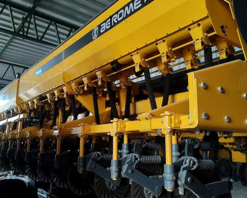 Sembradora Agrometal TX Pivot 2, 18 a 52, año 2023, Neumatic
