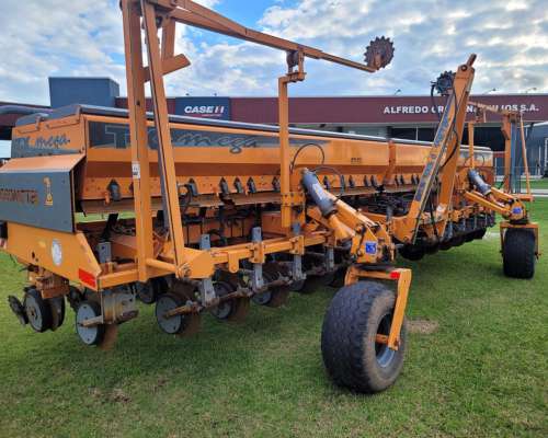 Sembradora Agrometal TX Mega año 2008