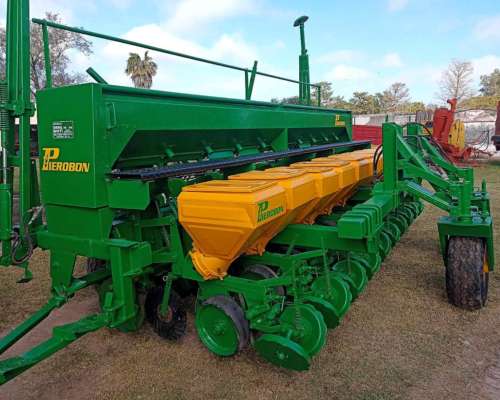 Sembradora Pierobon de 10/52 con Fert Lateral.