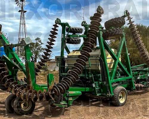 Diamante Giorgi 9 Mts, año 2019. Tolva AIR Dill de 2400 Lts.