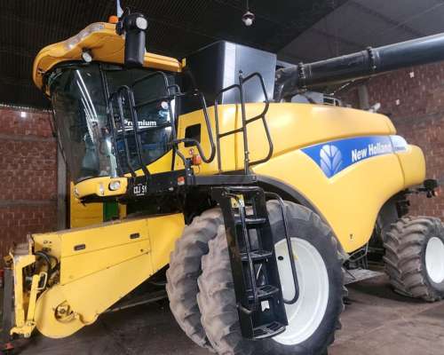 New Holland CR 9060 - 2015