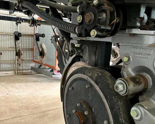 Sembradora Brioschi Autotrailer, 22 Líneas a 35 CM,