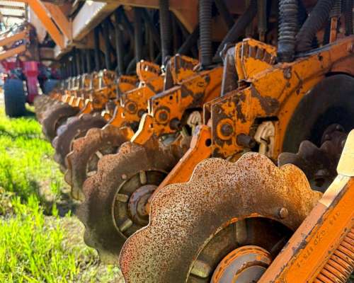 Sembradora Agrometal 33 a 21 cm Todo Chorrilo con Monitor