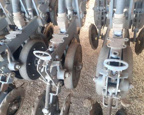 Sembradora Juber 6400 de 33 Líneas a 19