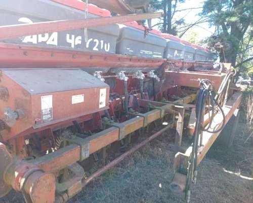 Sembradora Apacheta de 16 Surcos a 52