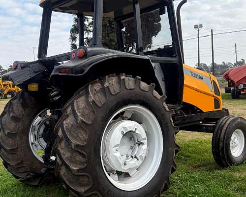 Tractor Valtra BM 100
