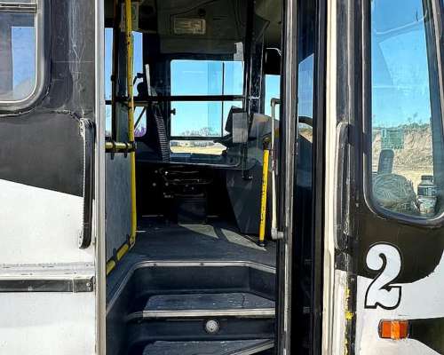 Mercedes Benz 500 u 51 Asientos MAS Chofer Excelente Estado.