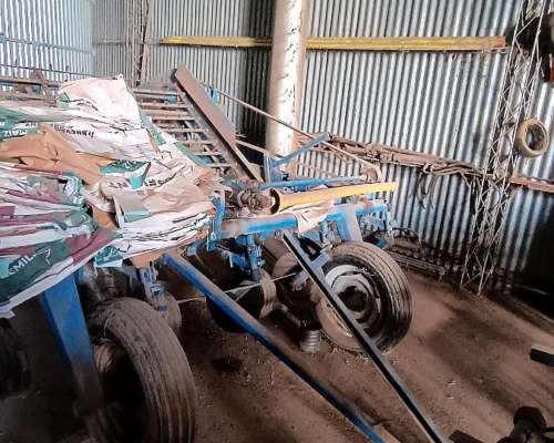 Arrancadora de Mani Agroindustrial Mani 2000 Excelente Estad