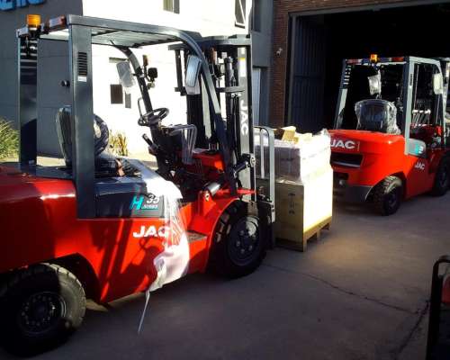 Autoelevador JAC 3,5 TN Motor Mitsubishi Diésel TT4500