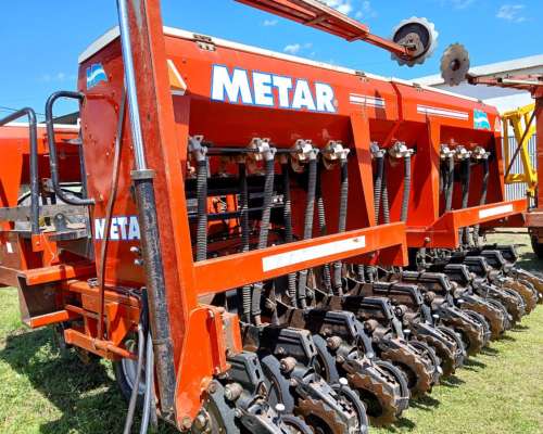 Sembradora Metar 4.200 de 19 Lineas a 19cm y 19 a 42cm y ALF
