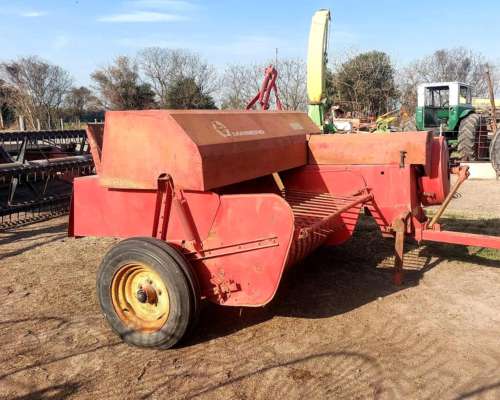 Enfardadora Mainero 5600. Atadura Alambre