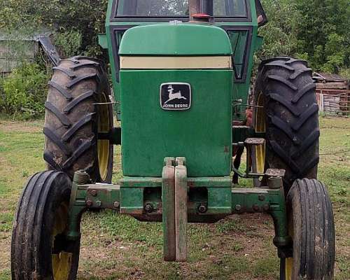 Tractor John Deere 3350.