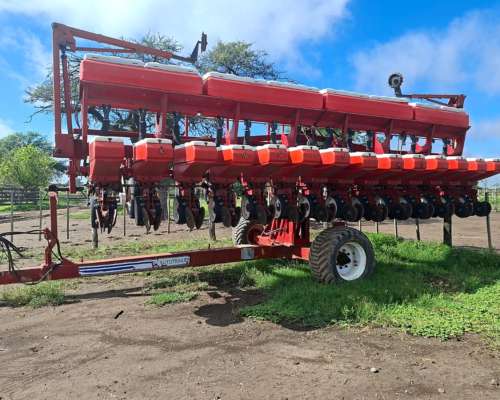 Sembradora Monumental de 14 a 52 con Autotrailer