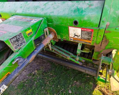 Rotoenfardadora John Deere 568