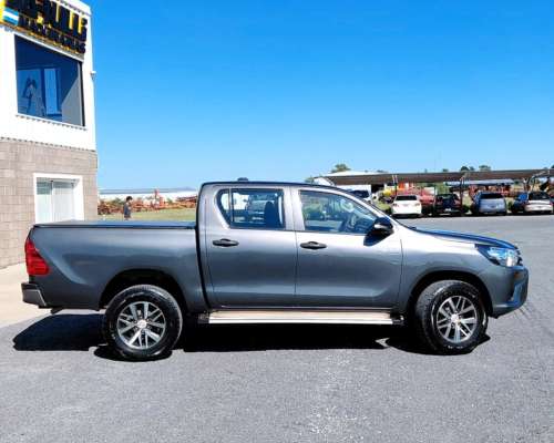 Toyota Hilux DX 2.4 6ta 4X2
