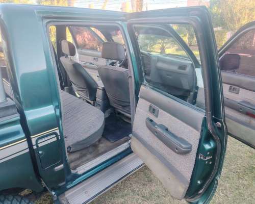 Camioneta Toyota SR5 4X4