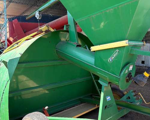 Embolsadora Micelli de 9 Pies en Excelente Estado