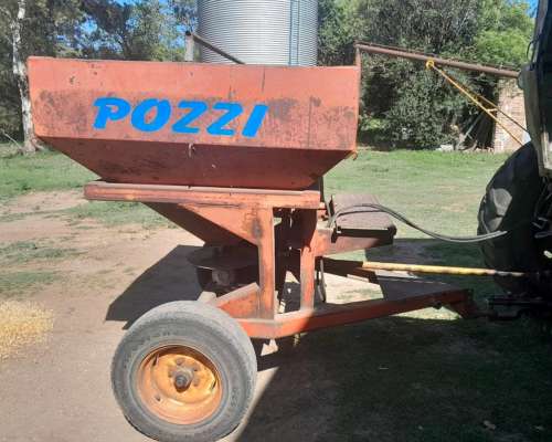Fertilizadora Pozzi 1.000 Kg