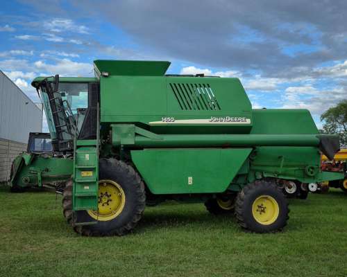 John Deere 1450 con Plataforma de 23 Pies