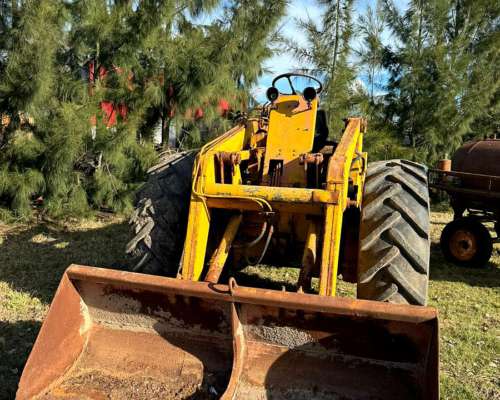 Tractor Fiat Invertido con Pala