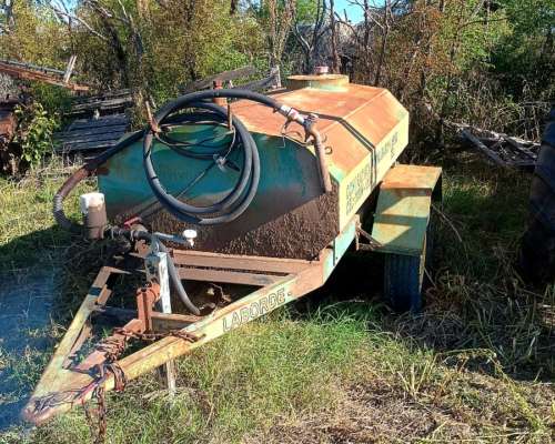 Cisterna 1.500 Usado con Bomba