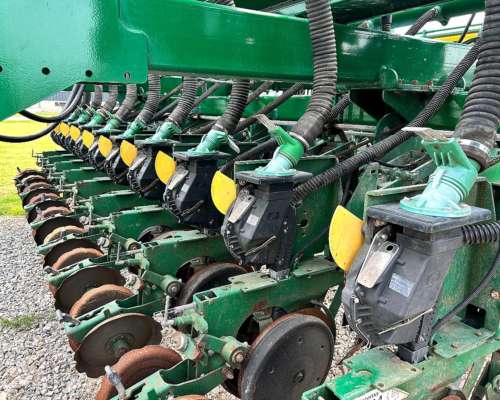 Sembradora Pierobon MIX 3b 10 Surcos Neumatica. Buen Estado