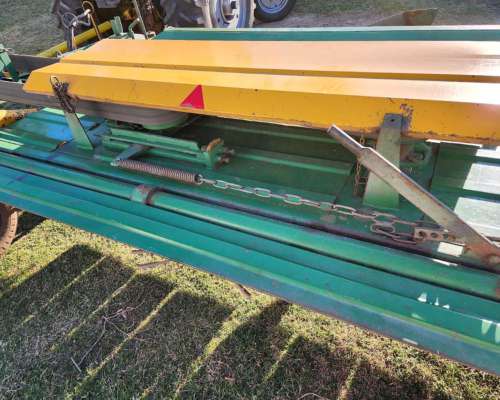 Desmalezadora e Hileradora 3mts a Corra. año 1998.