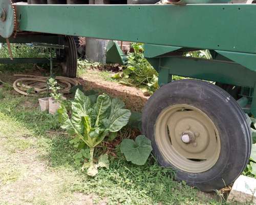 Acoplado Agromec. 5mts X 2,2 Mts. año 2000.