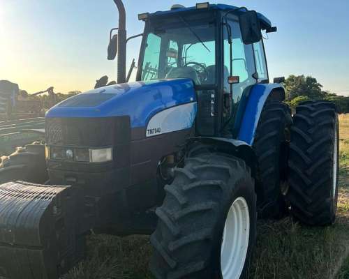 New Holland TM 7040