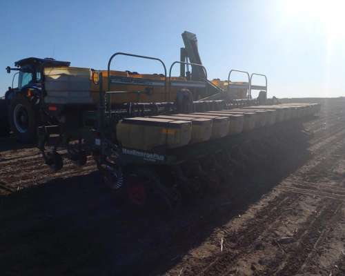 John Deere 16 a 52 Neumática año 2005, Excelente