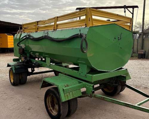 Cisterna Usada 3000 LT con Baulera y Bomba