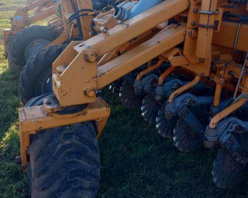 Sembradora Agrometal 2012 de 31 a 21 Alfalfero- Control Agro