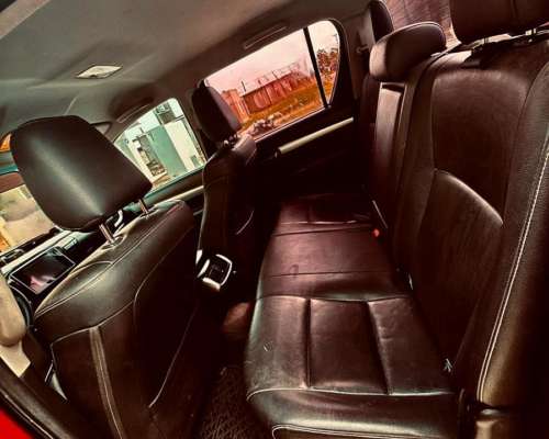 Toyota Hilux 4X4 D/C SRX 2.8 TDI 6 M/T