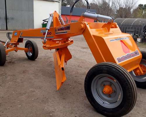 Niveladora de Arrastre Metalbert 4 Ruedas 2500 Kg