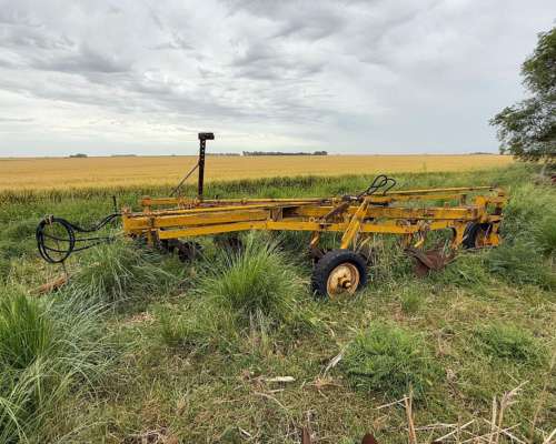 Arado Rejas Agrometal 6 Rejas con Cuchillas Usado