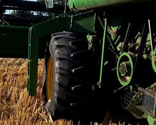 John Deere 975 Trabajando 13000 Ideal para Pisos Blandos