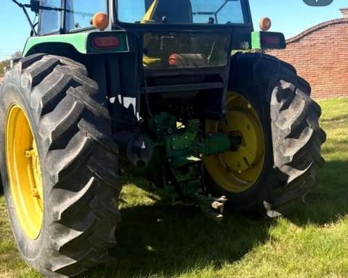 Tractor JD 3550 -125hp 4X4 - Doble Embrague -AC Climatizador