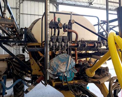 Pulverizador de Arrastre Releyco R2500 Botalón 21 Mts.