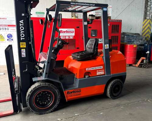 Autoelevador Toyota FDZ25 - Equipo Usado